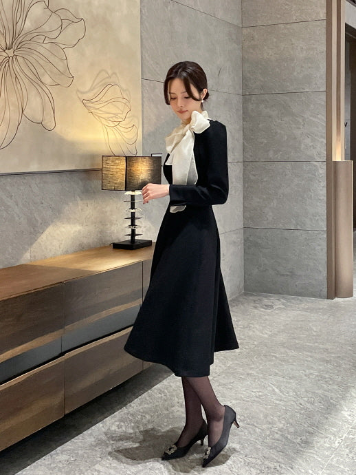 ブラックタイネック配色フレアドレス