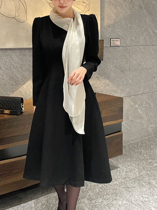 ブラックタイネック配色フレアドレス