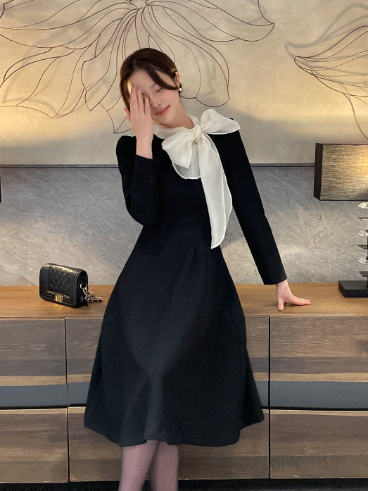 ブラックタイネック配色フレアドレス