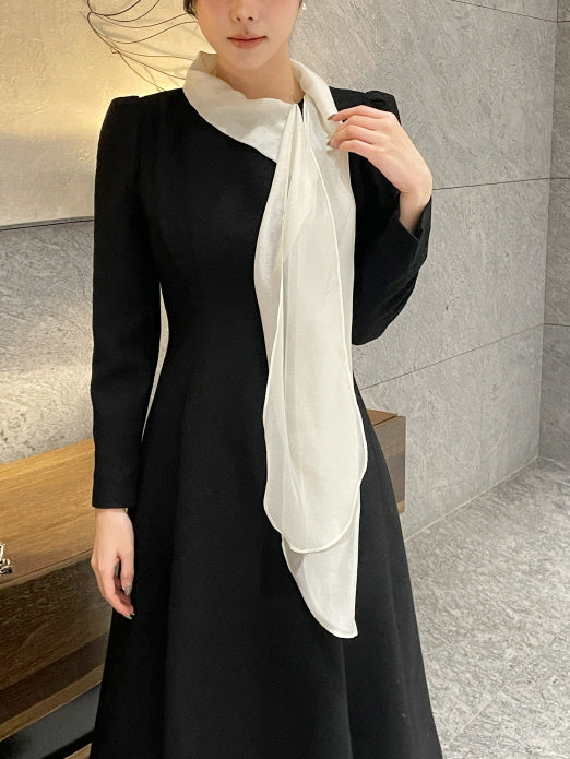 ブラックタイネック配色フレアドレス