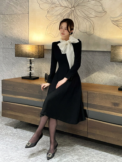 ブラックタイネック配色フレアドレス