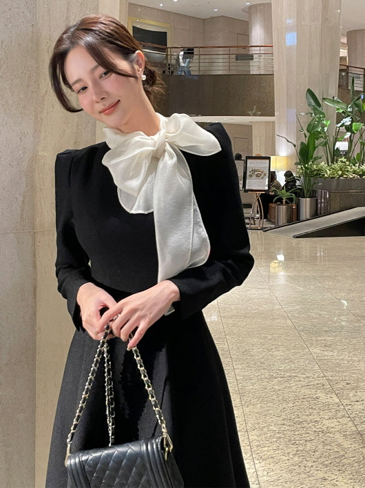 ブラックタイネック配色フレアドレス