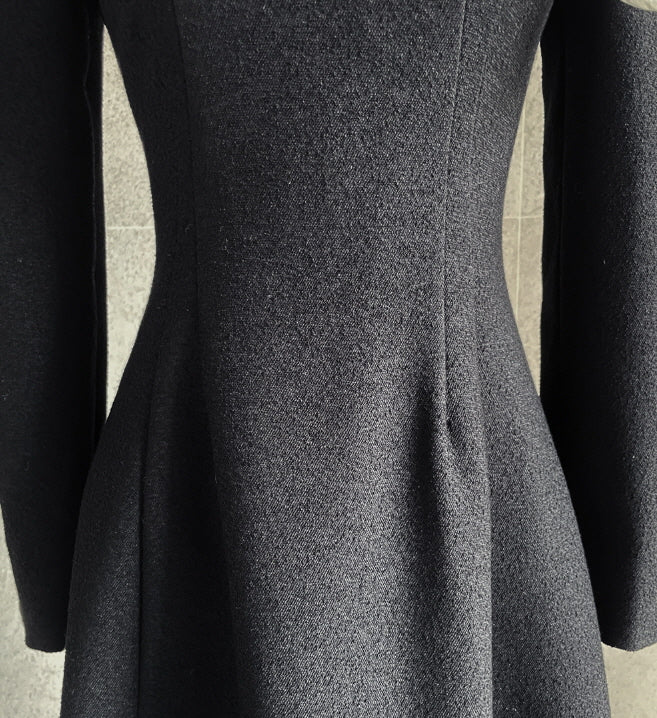 ブラックタイネック配色フレアドレス